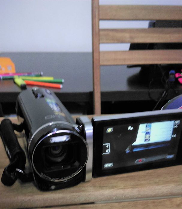 Vand cameră video JVC model GZ-HM845 Full HD 1920×1080