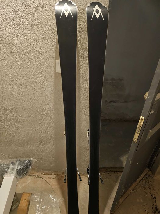 Ски Volkl и ски обувки Tecnica