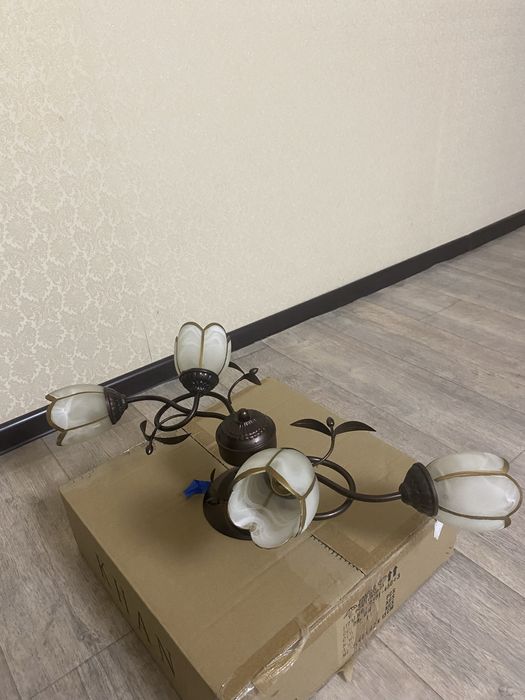 Люстра в хорошем состоянии