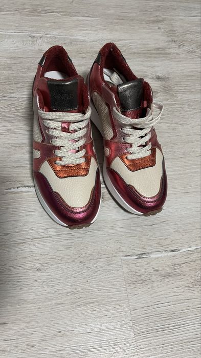 Обувки на MANFIELD