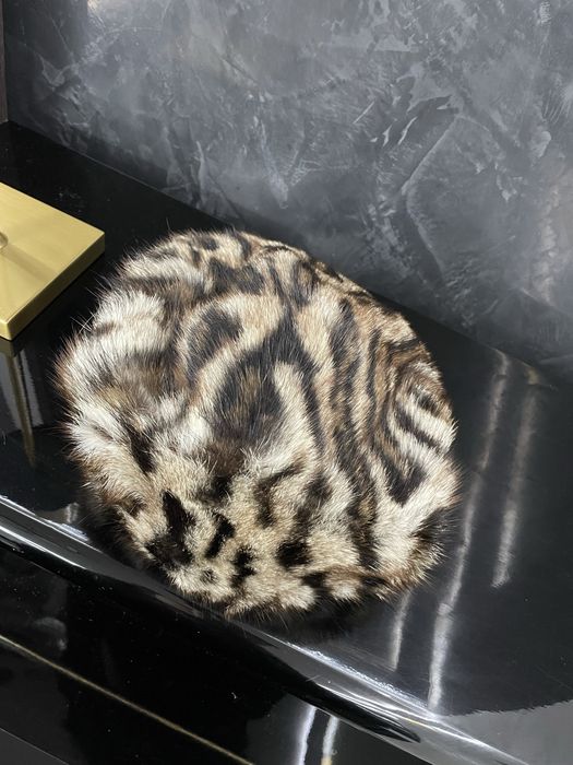 Шапка от естествен косъм с шарки