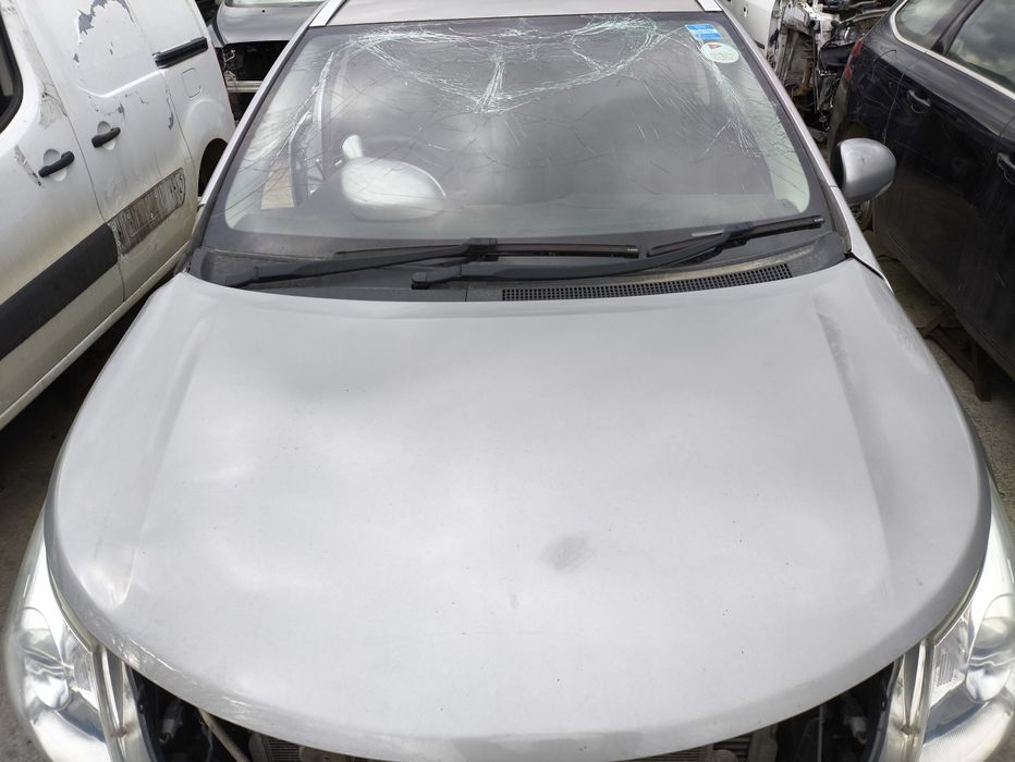 Преден капак за Toyota Avensis T27