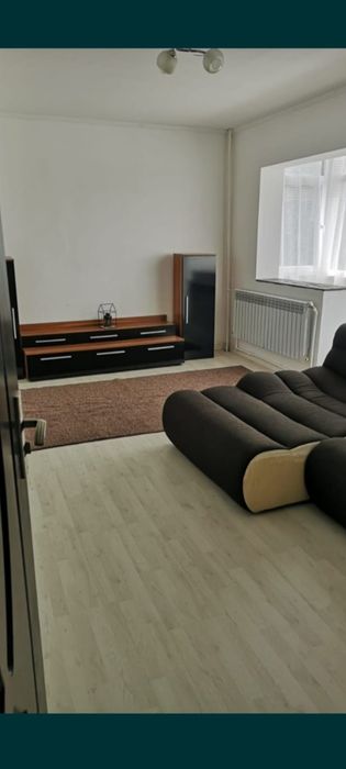 Ofer spre închiriere apartament cu două camere