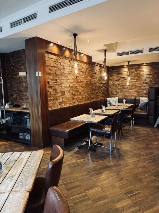 Mobilier, decor, mese pe comanda