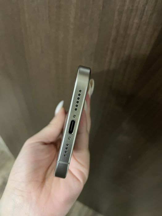 Iphone 15 pro max с гаранция до 08.26г