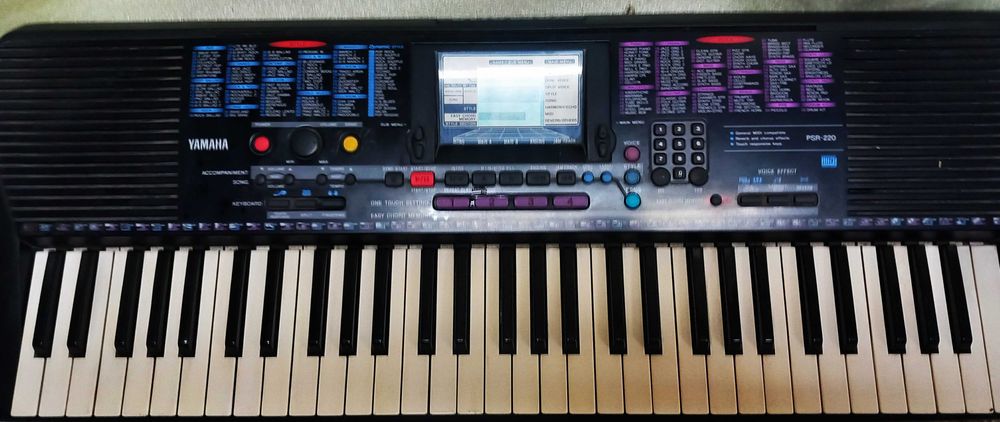 Продавам  2 броя синтезатори!