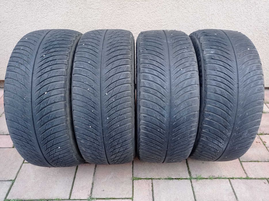 Vând 4 anvelope de iarnă  235/45   r 18.  Michelin Pilot Alpin