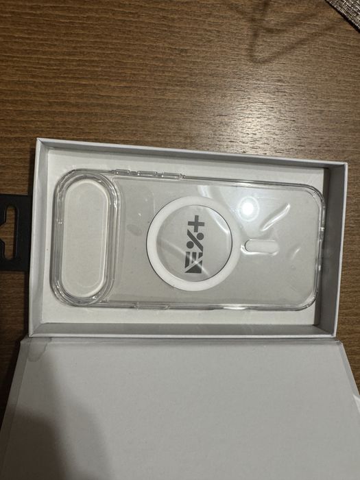 Прозрачни оригинални нови кейсове за iPhone 17 Air и iPhone 17 Pro