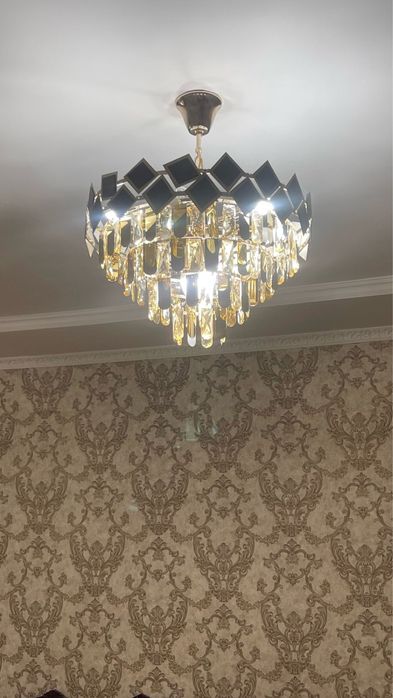 Срочно продам люстра