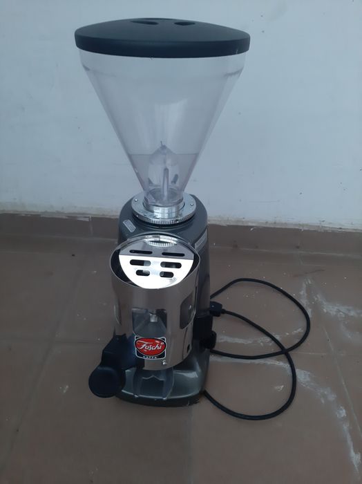 Vand mașina de macinat cafea risnita