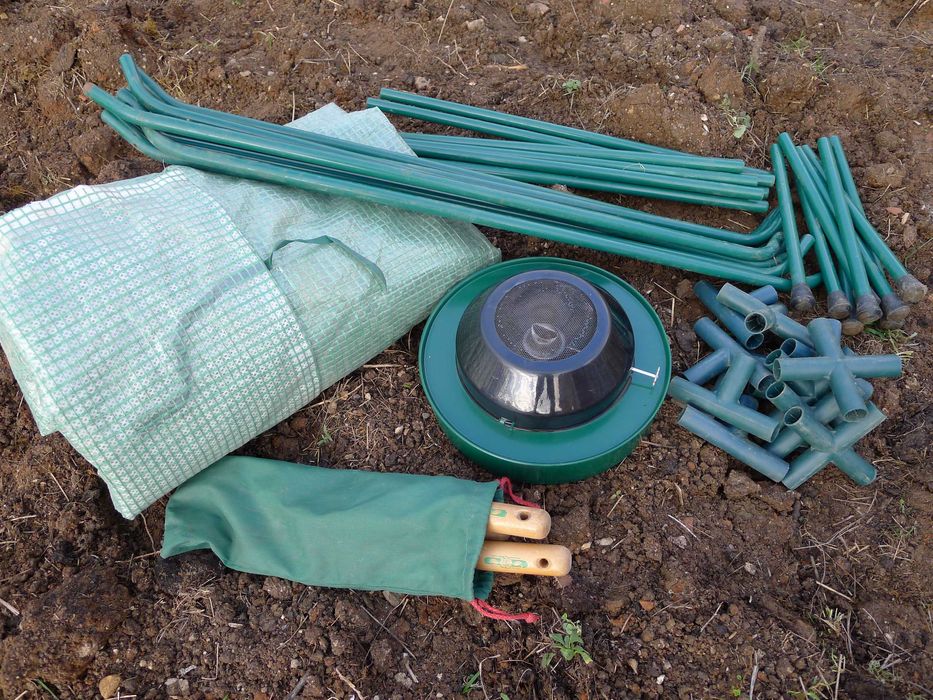 Set răsaduri: răsadniță demontabilă, folie plastic cu fereastră aerisire și plasă insecte + încălzitor/arzător cu combustibil + accesorii grădină