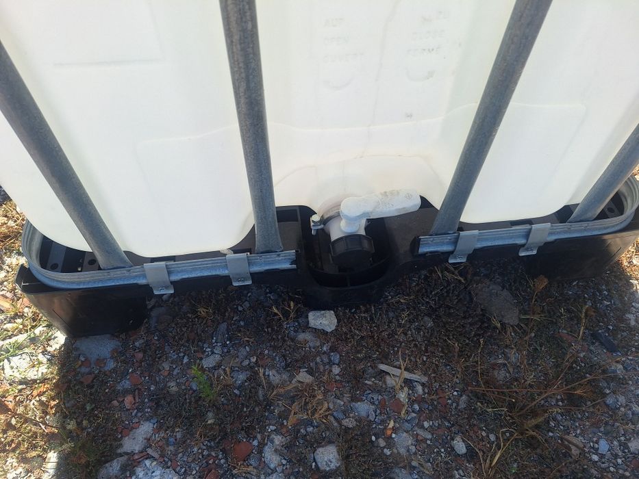 Бидони 1000 литра за хранителни продукти от рапично олио като Нови.