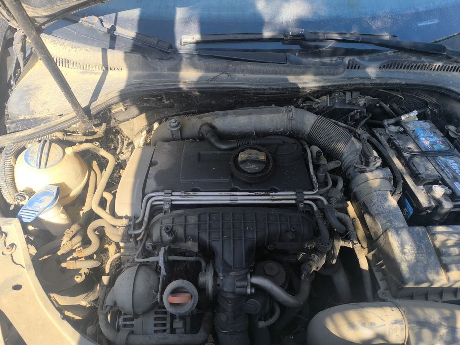 Vand golf 5. An 2007 , avariat, motor si cutie functionale