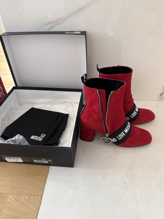 Love Moschino боти+ чанта Valentino подарък