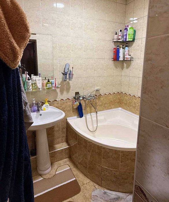 Tinchlik metrosi yonida 2 xonali 1 etajda joylashgan kvartira sotiladi