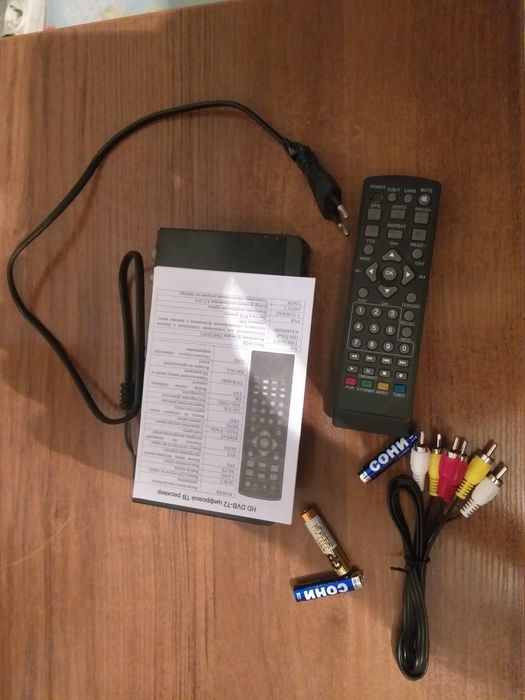 Продам ТВ ресивер DVB T8000 OTAU HD