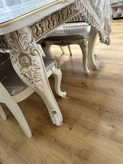 Продается стол и стулья