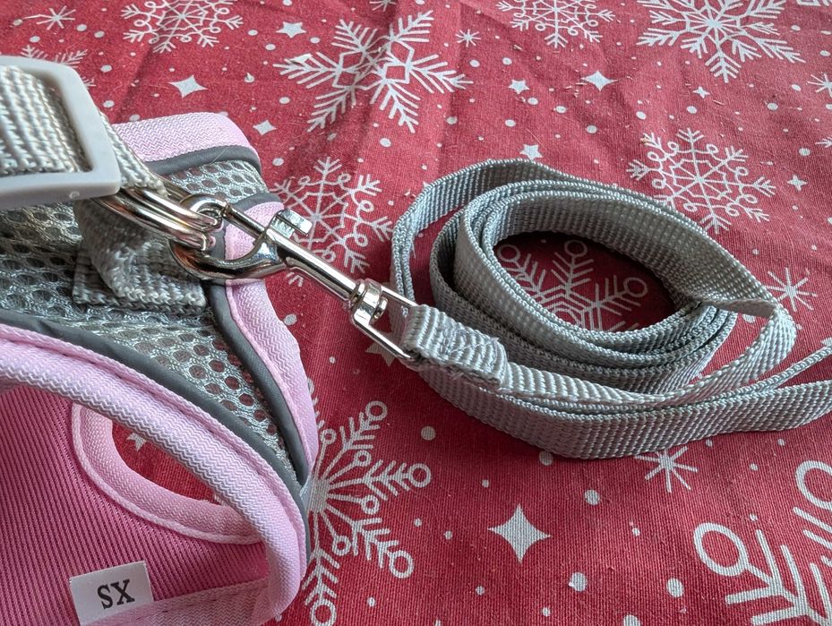 Розов нагръдник за малко куче или котка