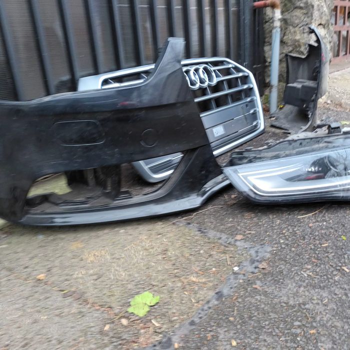 Far xenon bara grila audi a4 b8 facelift 2014