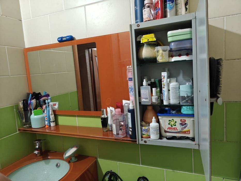 Продаю раковину с зеркалом