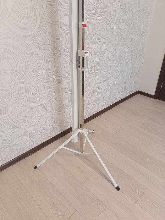 Продаю экран для проектора.