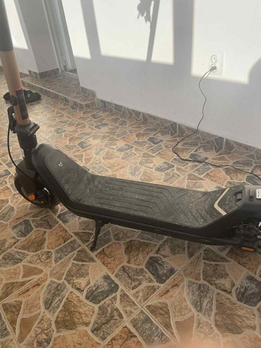 Trotineta electrica niu