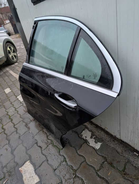 Задна лява врата Мерцедес ц класа w205 оборудвана