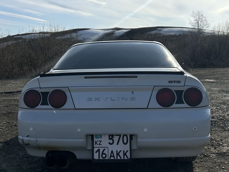 Nissan Skyline R33 седан