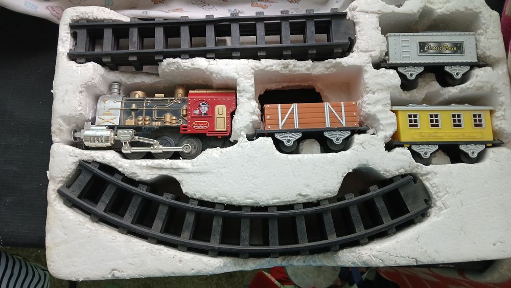 Железная дорога с поровозиком на батарейках