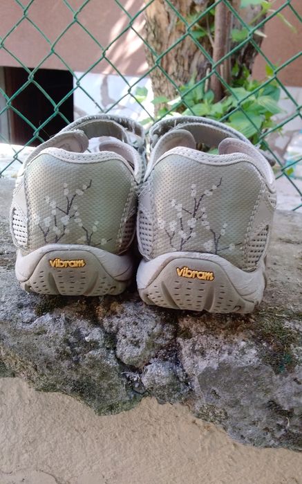 Оригинални сандали