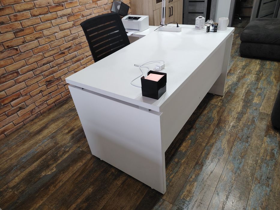 Офисные столы 2 шт