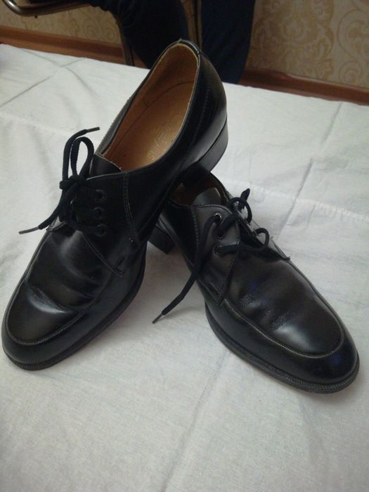 Срочно продается черные туфли  производство Чешское