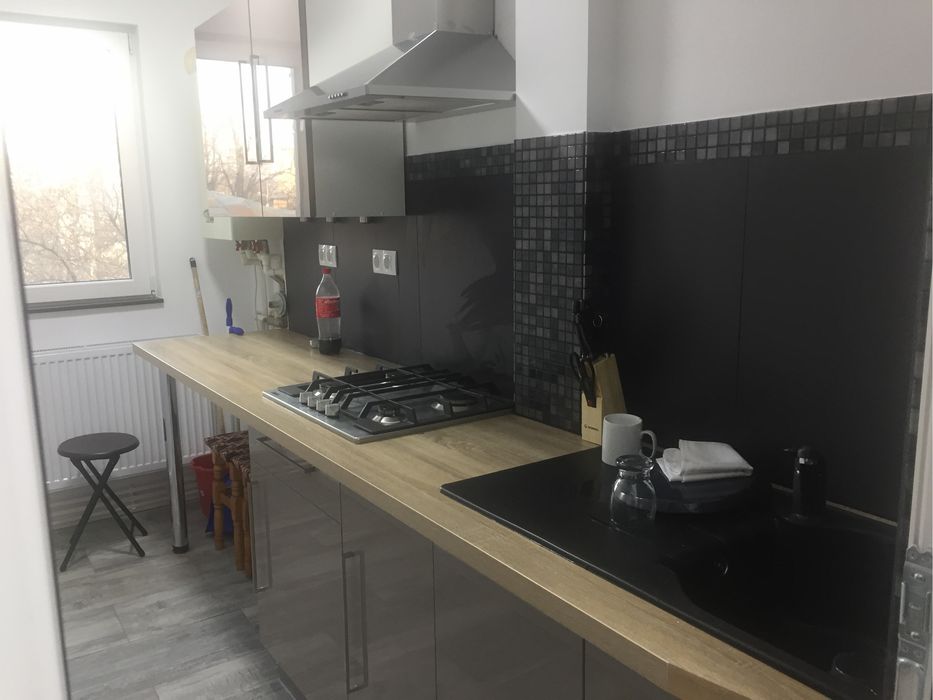 Inchiriez apartament cu 2 camere mobilat