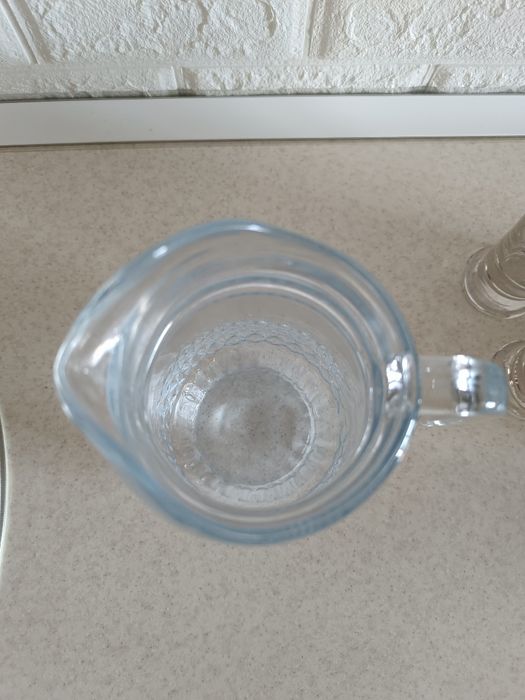 Стеклянный графин