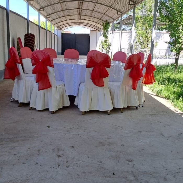 Стол, стулья ыдыстарымен сатылады!