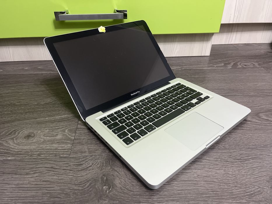 Vand macbook pro 2010 perfect functional