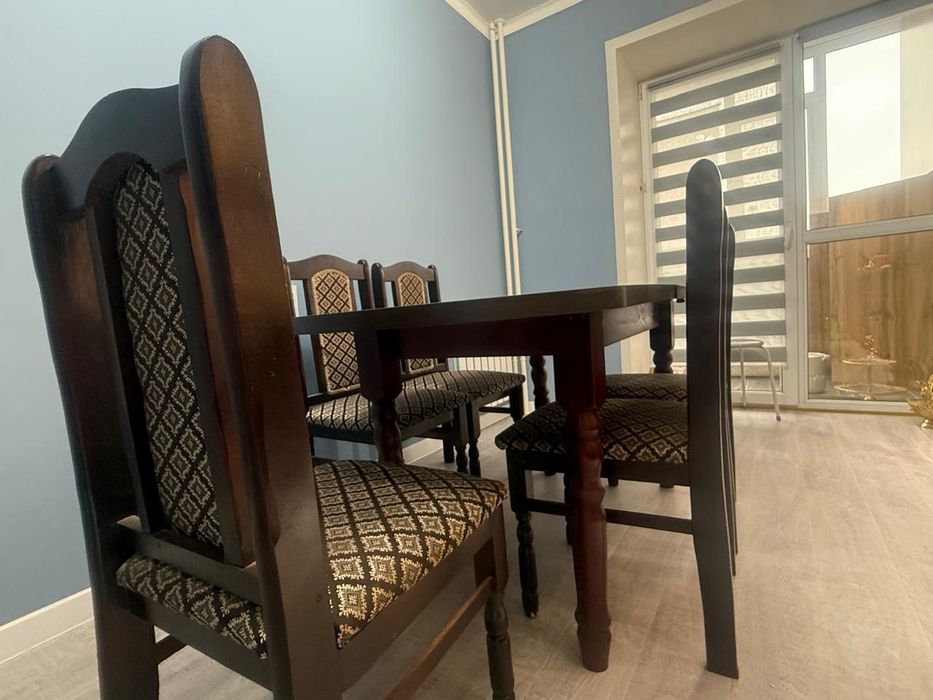 Кухонный стол,со стульями