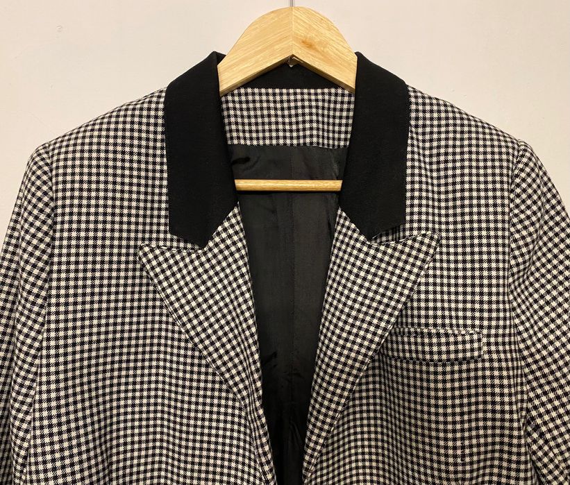 Дамско сако с джобове