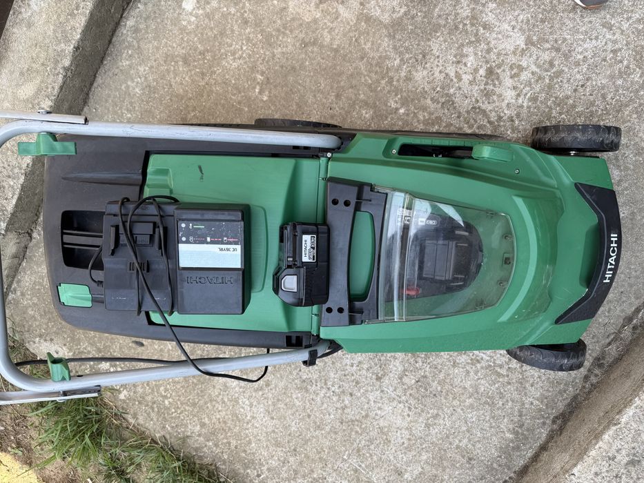 Masina de tuns gazon HITACHI