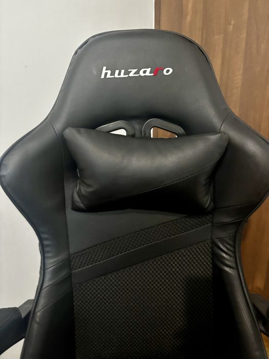 Vând scaun de gaming negru în stare perfectă