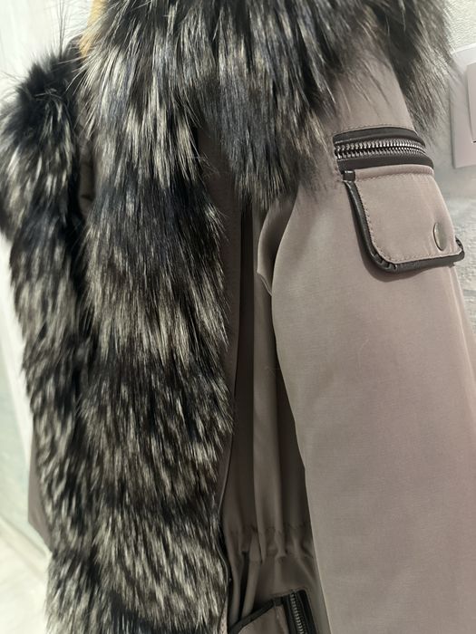 Geacă parka cu blană naturală de vulpe argintie