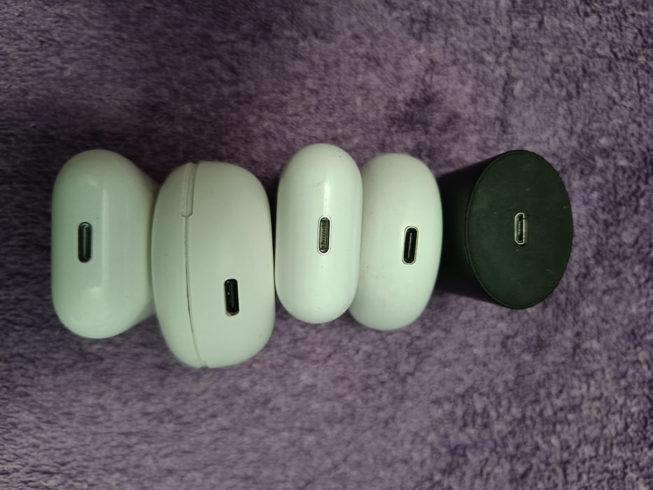 Lot  5 căști wireless  complete dar cu defecte