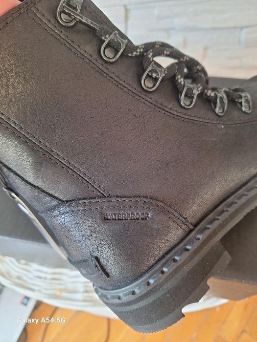 Чисто нови боти "Sorel",номер 36