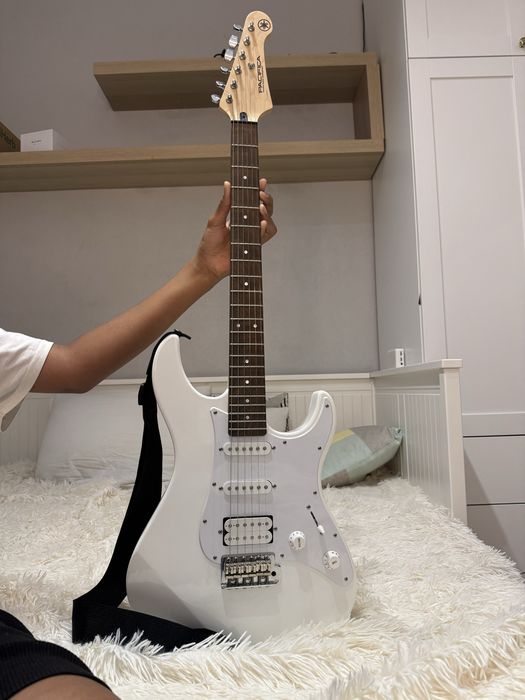 Электро гитара yamaha pacifica 012