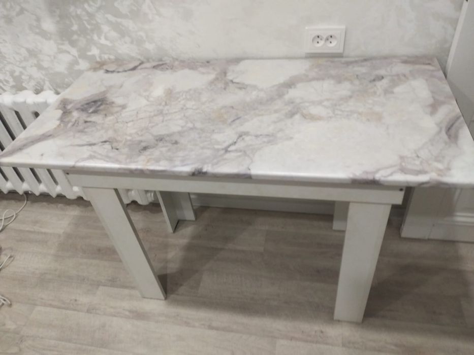 Продам кухонный стол за 20000