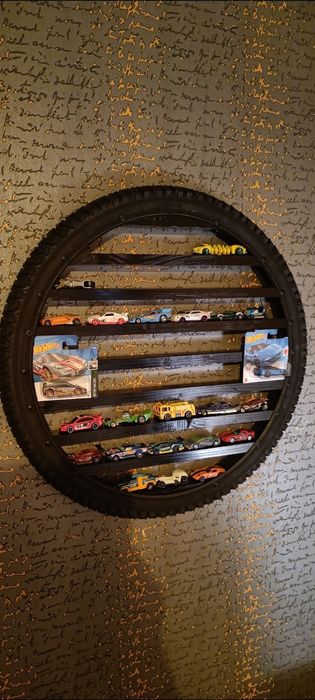 Посавка етажерка гума за колекция колички Hot wheels