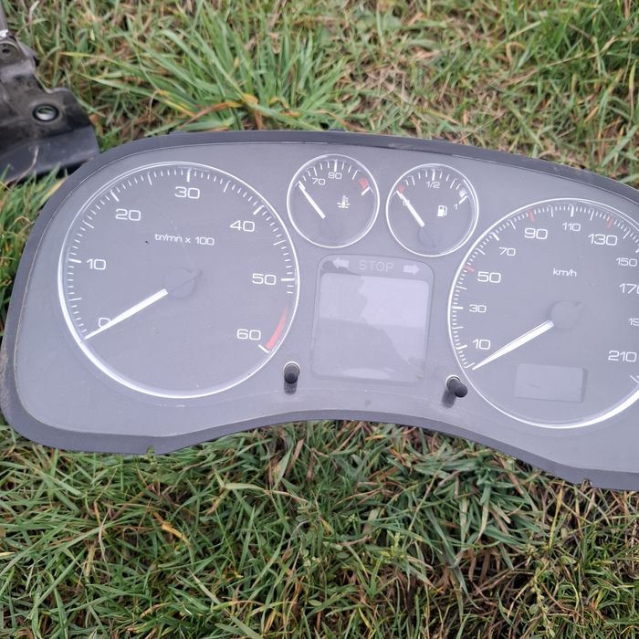 Vând piese peugeot 307 1.6 hdi