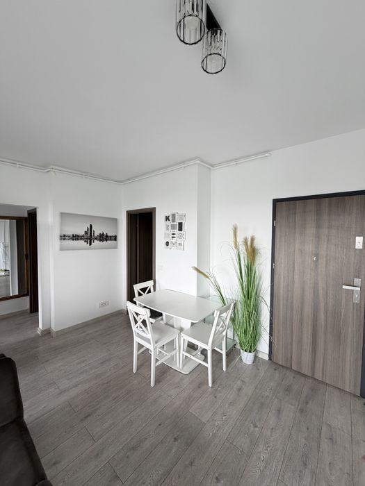 inchiriez apartamen cu 3 camere