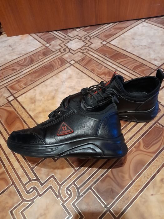 Продам  обувь на мальчика