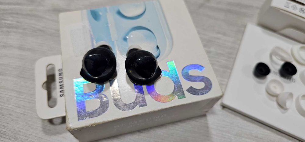 Безжични слушалки Samsung Galaxy Buds R170